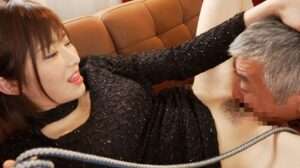 ［辻井ほのか×秋田犬］舌入れアナル舐めや前立腺刺激で痴女られると、最後はペニバン手コキで射精！